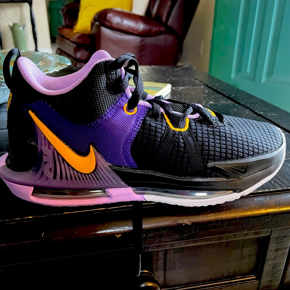 LeBron Witness VII Nike Shoes